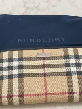 Vintage Burberry Nova Check Zip Wallet